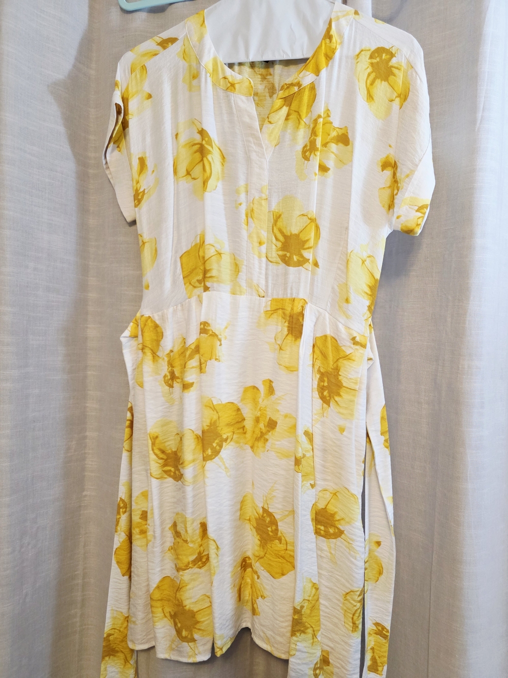 Simply Vera Vera Wang White Midi Dress with Yellow Floral Print